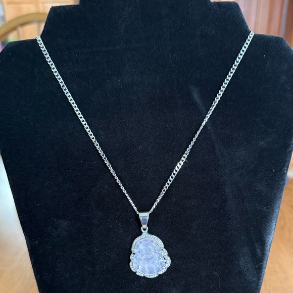 Buddah Pendant on 18" Silver Chain - Picture 4 of 5